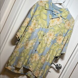 Tommy Bahama Aloha shirt. Size Large.